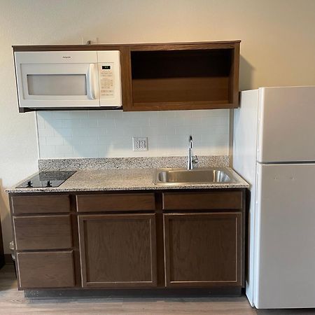 Woodspring Suites Detroit Madison Heights Exterior photo