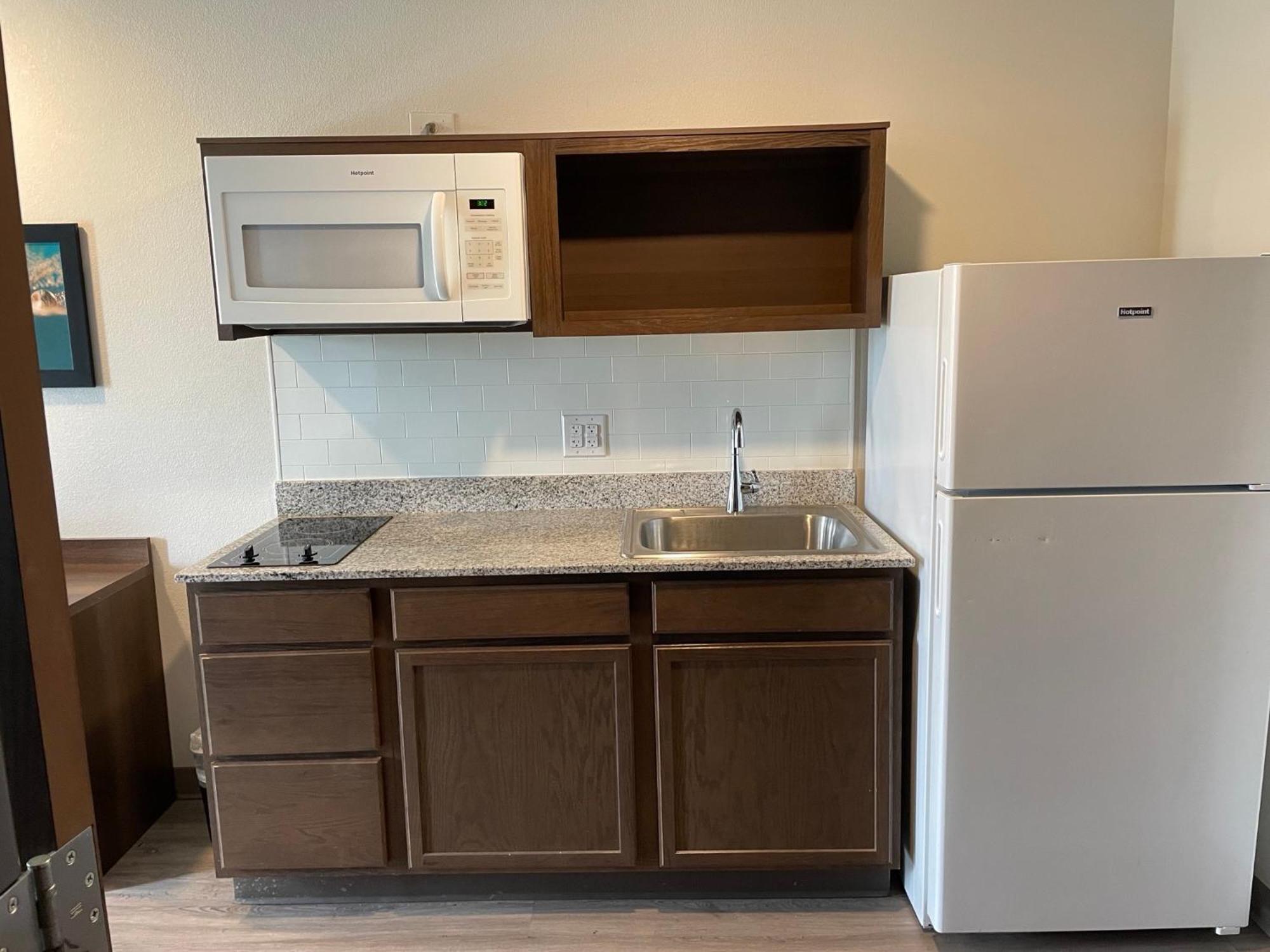 Woodspring Suites Detroit Madison Heights Exterior photo